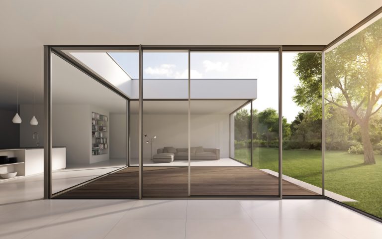 Ganzglas-Schiebesysteme für mehr Licht im Raum
