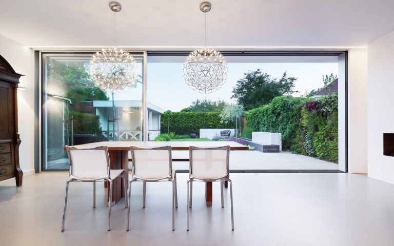 Rahmenlose Fenster mit Alu-Profil