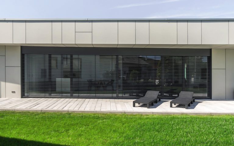 Raffstore für Fenster