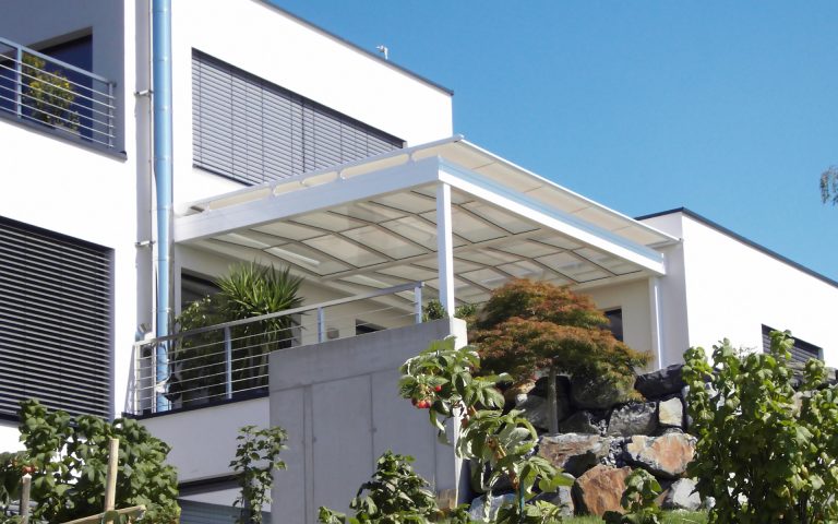 Terrassendach schützt den Außenbereich