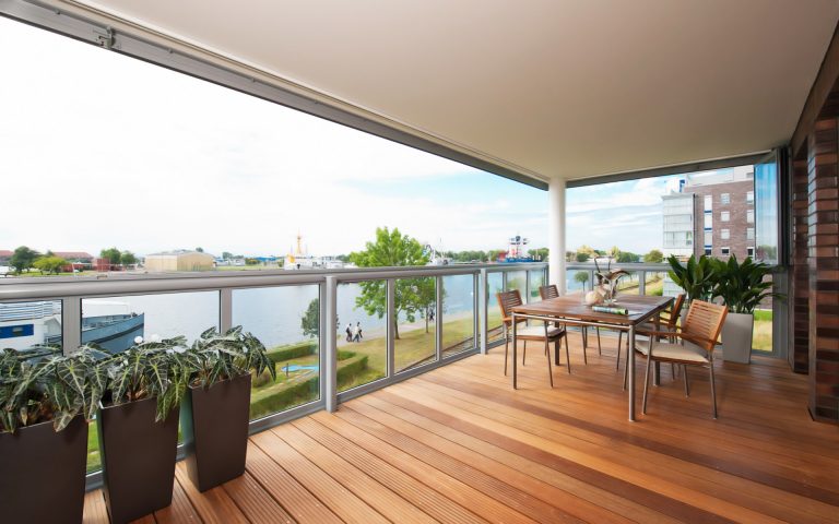 Balkon aus Glas aus Alu